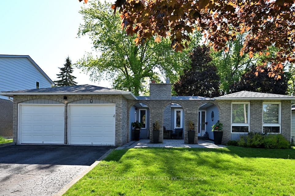 7 HURON Street, Barrie, ON L4M 5H2 – main photo