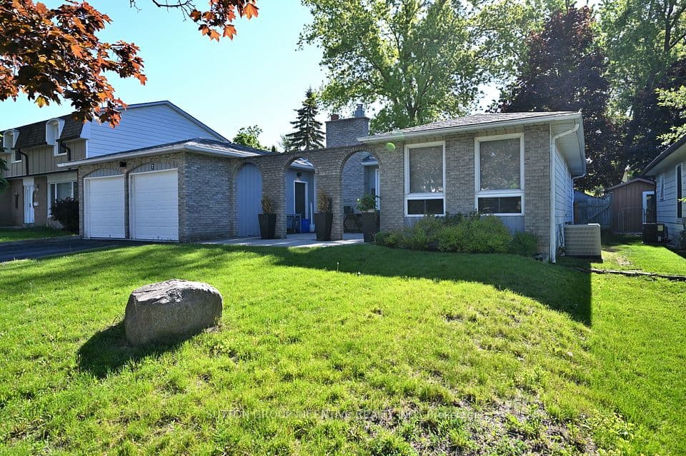 7 HURON Street, Barrie, ON L4M 5H2 – photo 2