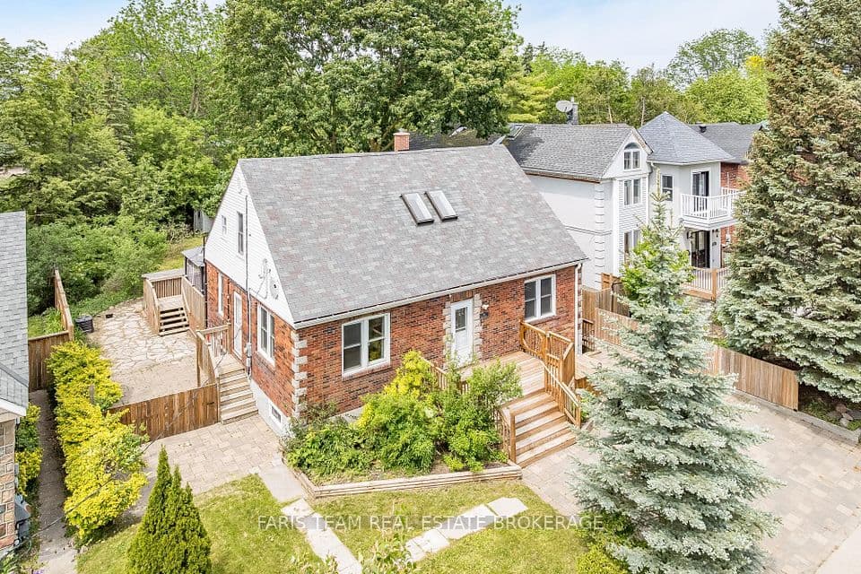 18 Holgate Street, Barrie, ON L4N 2T5 – main photo