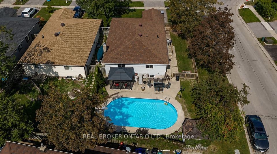 37 Hickling Trail, Barrie, ON L4M 5S5 – photo 2