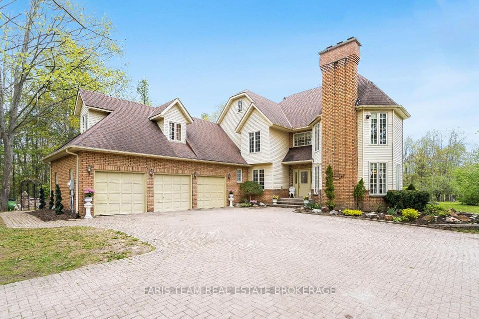 4 Mills Circle, Springwater, ON L9X 0J7 – main photo
