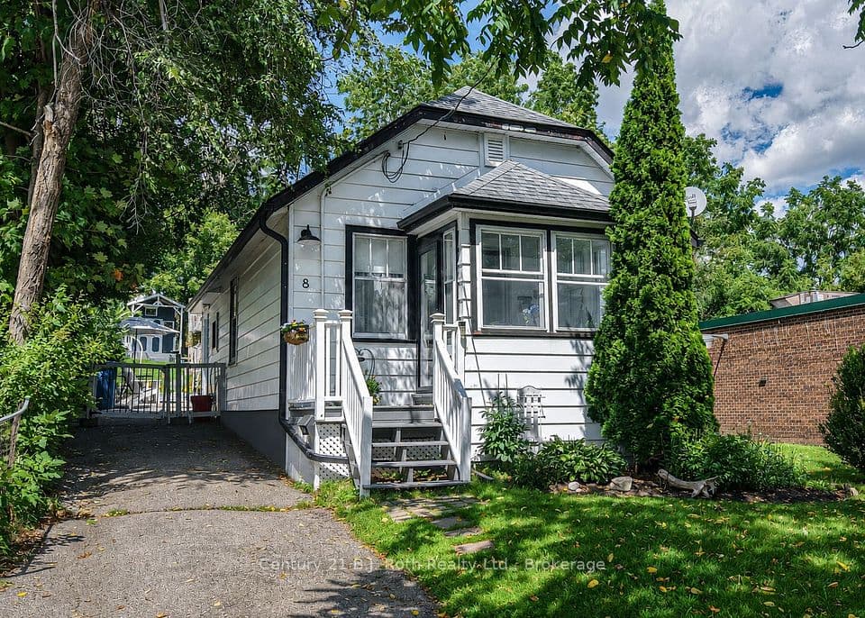 8 Dunn Avenue, Orillia, ON L3V 2N9 – main photo