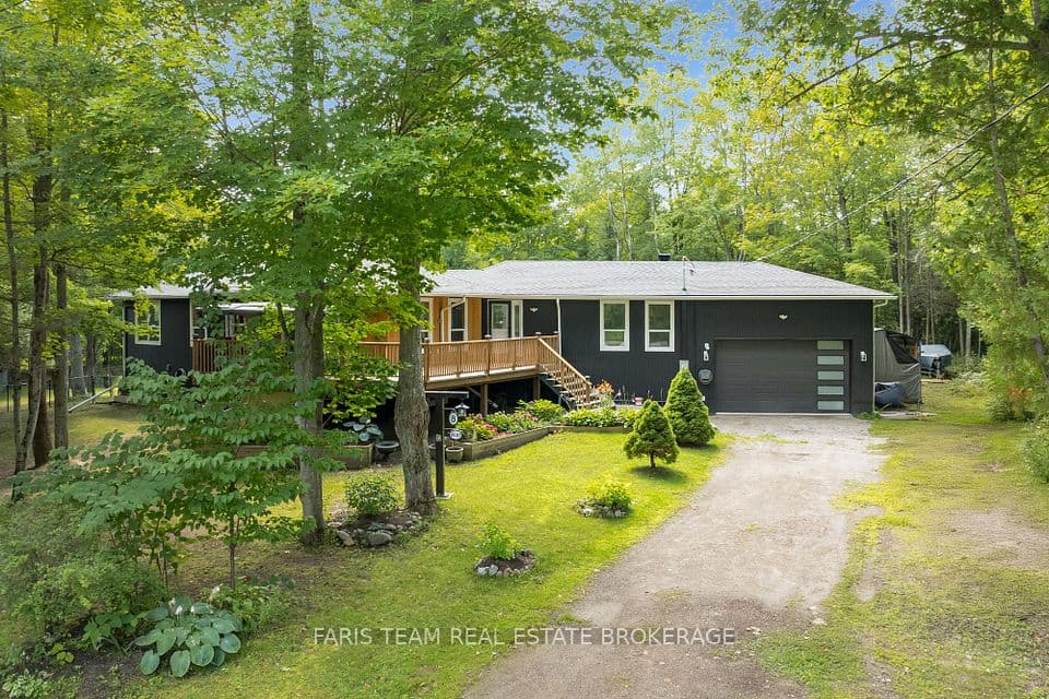 8 Joliet Crescent, Tiny, ON L9M 1R2 – main photo