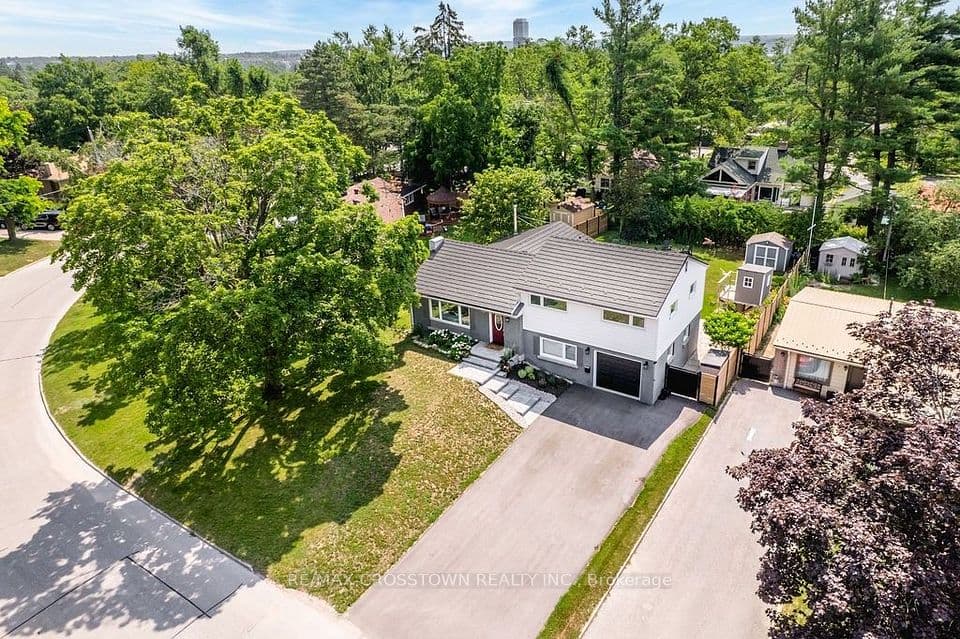 11 Castle Drive, Barrie, ON L4N 1P7 – main photo