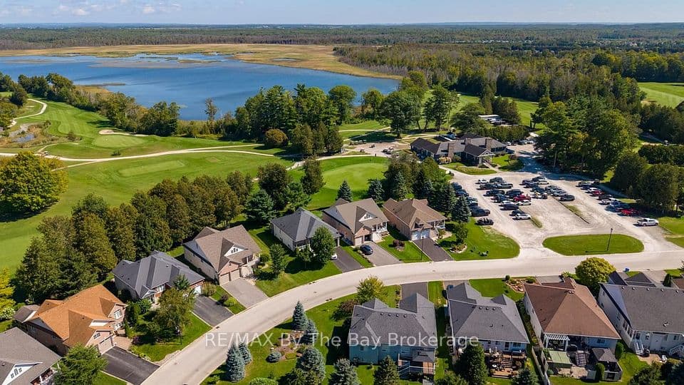 17 Marlwood Avenue, Wasaga Beach, ON L9Z 1S9 – photo 2