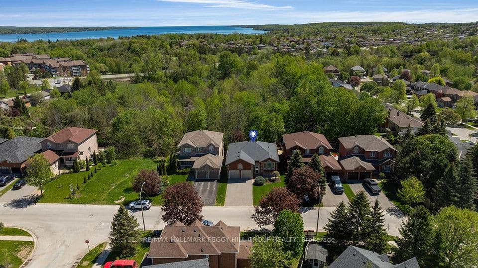 61 Maclaren Avenue, Barrie, ON L4N 5T4 – photo 2