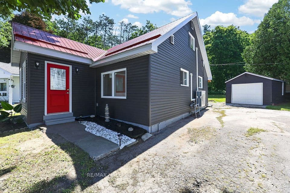 7 Victory Crescent, Penetanguishene, ON L9M 1B6 – main photo
