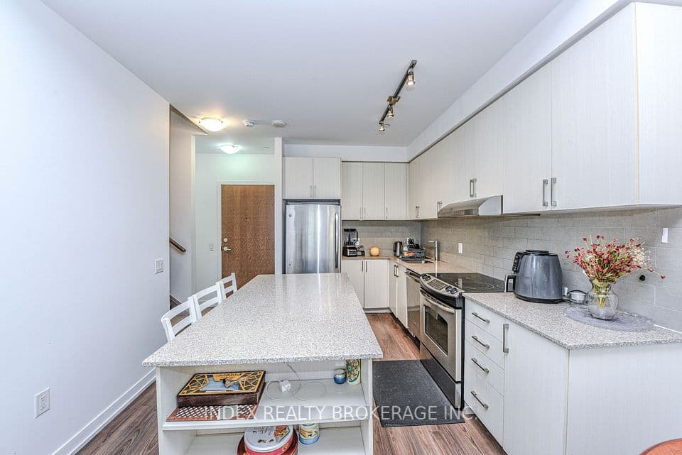 2560 Eglinton Avenue 103, Mississauga, ON L5M 0Y3 – main photo