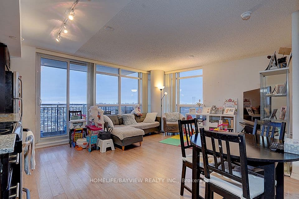 800 Lawrence Avenue W 1723, Toronto, ON M6A 0B1 – photo 2