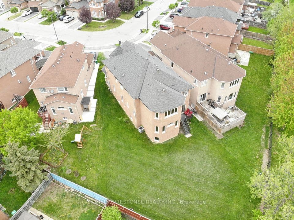 7272 MILANO Court, Mississauga, ON L5W 0A2 – photo 2