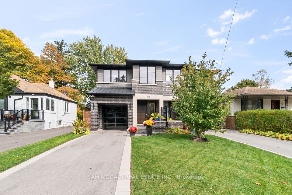 39 Oakwood Avenue N, Mississauga, ON L5G 3L8 – main photo