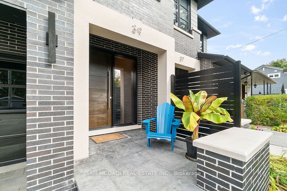 39 Oakwood Avenue N, Mississauga, ON L5G 3L8 – photo 3