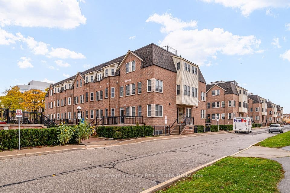 760 Lawrence Avenue W 137, Toronto, ON M6A 3E7 – main photo