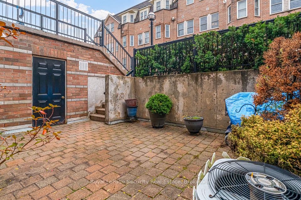 760 Lawrence Avenue W 137, Toronto, ON M6A 3E7 – photo 2