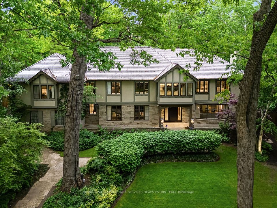 25 North Drive, Toronto, ON M9A 4R1 – main photo
