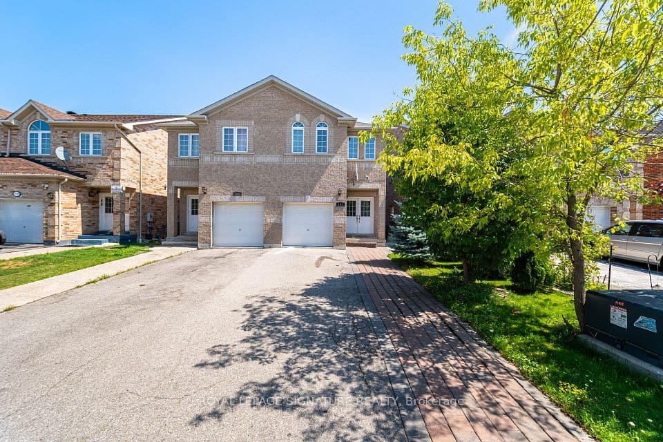 443 Comiskey Crescent, Mississauga, ON L5W 0C7 – photo 2