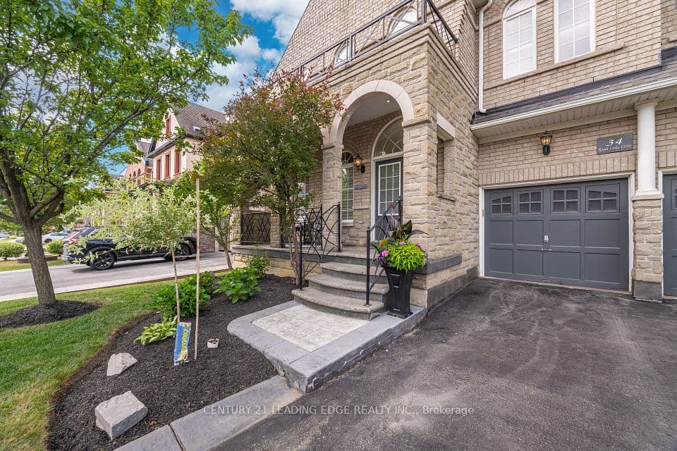 34 Royal Links Circle, Brampton, ON L6P 2Z9 – photo 3