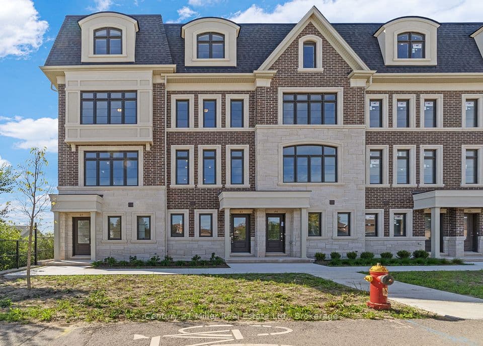 2140 Trafalgar Road 43, Oakville, ON L6H 8A5 – main photo