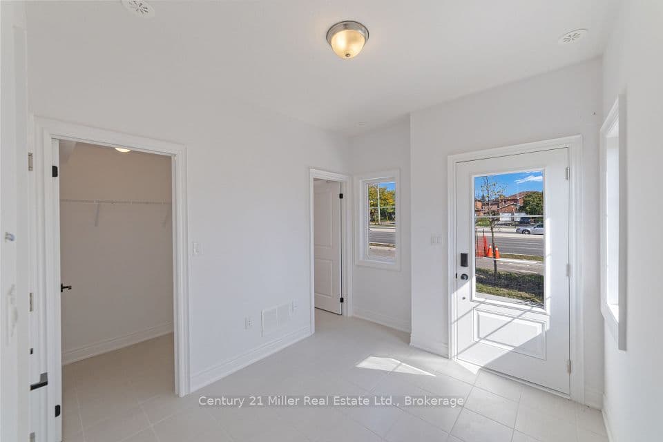 2140 Trafalgar Road 42, Oakville, ON L6H 8A5 – photo 2
