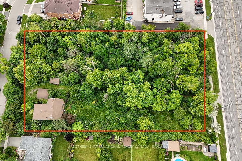 1050 BURNHAMTHORPE Road E, Mississauga, ON L4Y 2X6 – photo 2