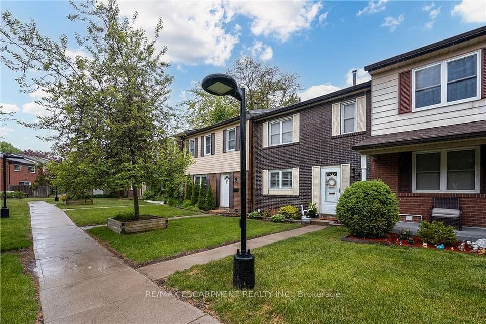 2825 Gananoque Drive 48, Mississauga, ON L5N 1V6 – photo 2