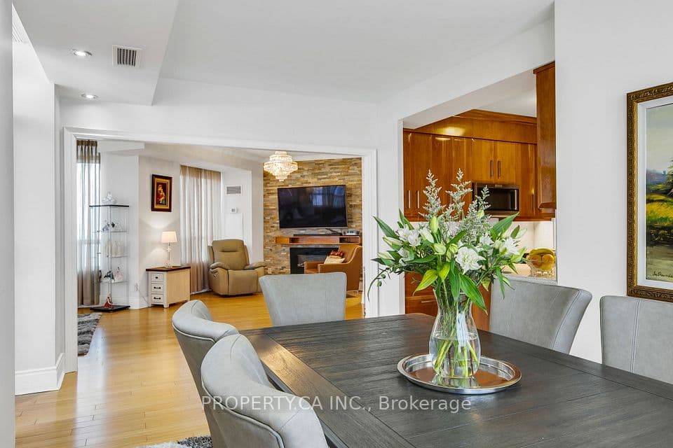 3880 Duke Of York Boulevard 2804, Mississauga, ON L5B 4M7 – main photo