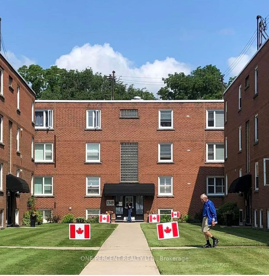 1351 Lakeshore Road 16, Burlington, ON L7S 1B1 – main photo