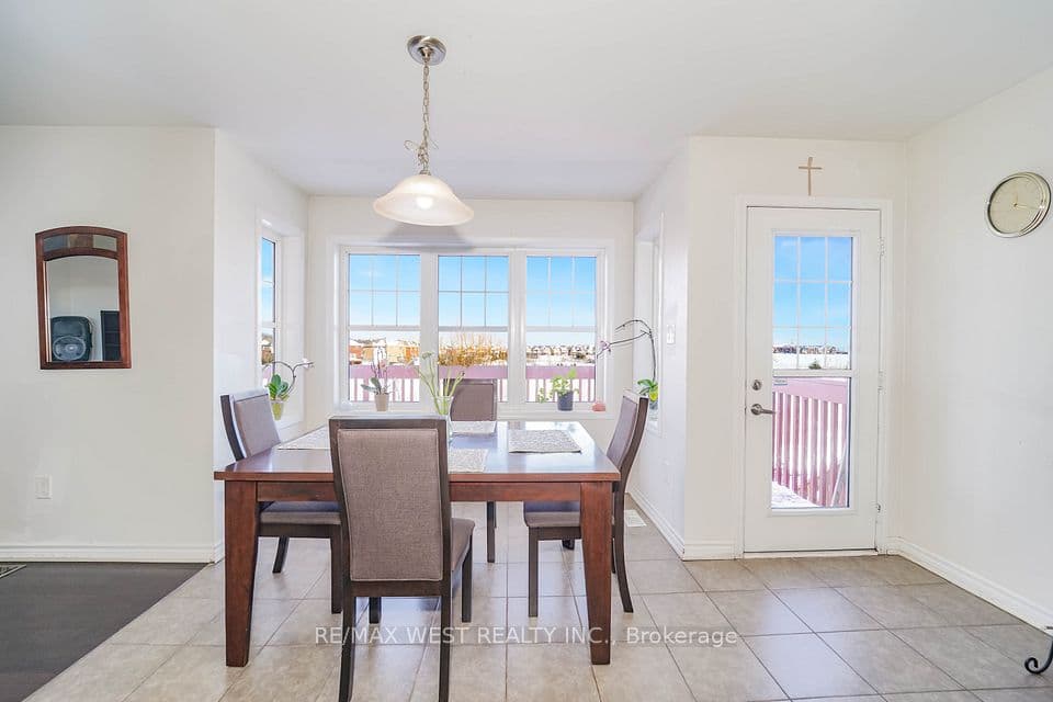 110 Tysonville Circle, Brampton, ON L7A 0B5 – photo 3