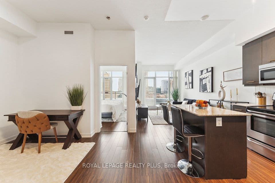 365 Prince Of Wales Drive 603, Mississauga, ON L5B 0G6 – main photo