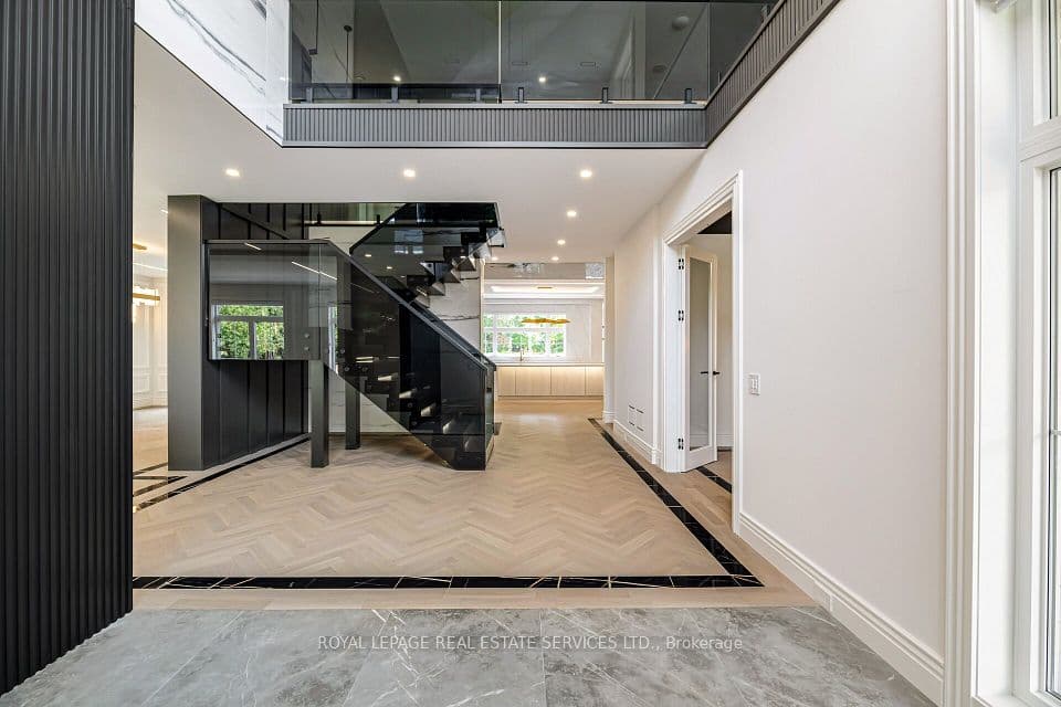 2014 Lakeshore Road W, Oakville, ON L6L 1G7 – photo 3