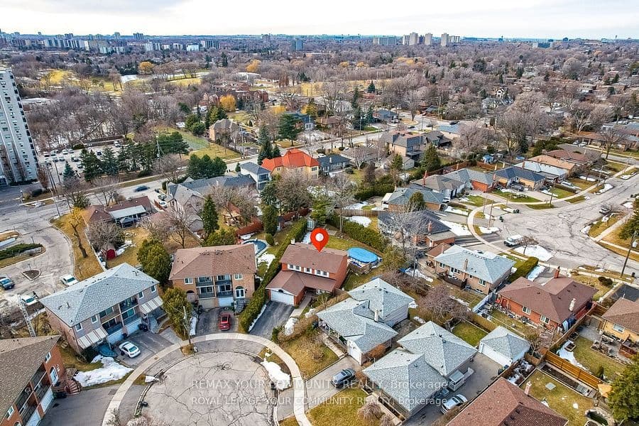 18 Terryellen Crescent, Toronto, ON M9C 1H7 – main photo