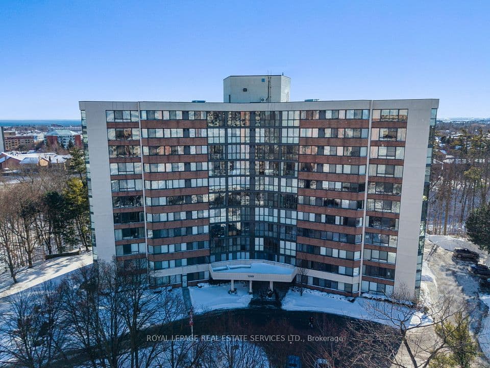 1240 Marlborough Court 110, Oakville, ON L6H 3K7 – photo 2