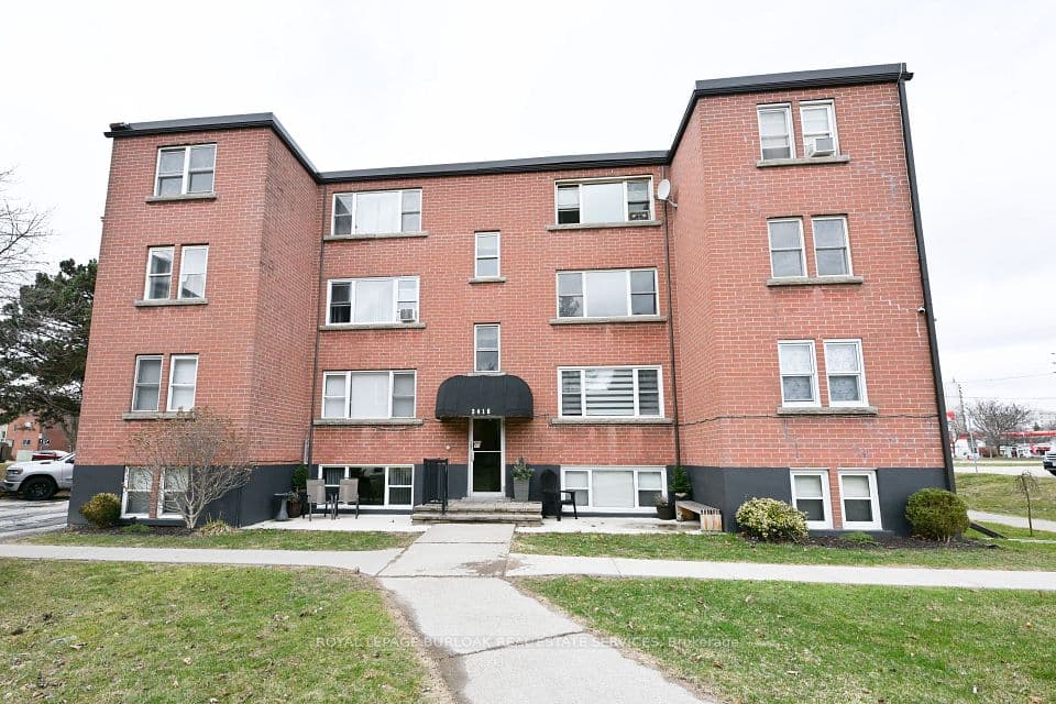 2418 New Street 11, Burlington, ON L7R 1J6 – main photo