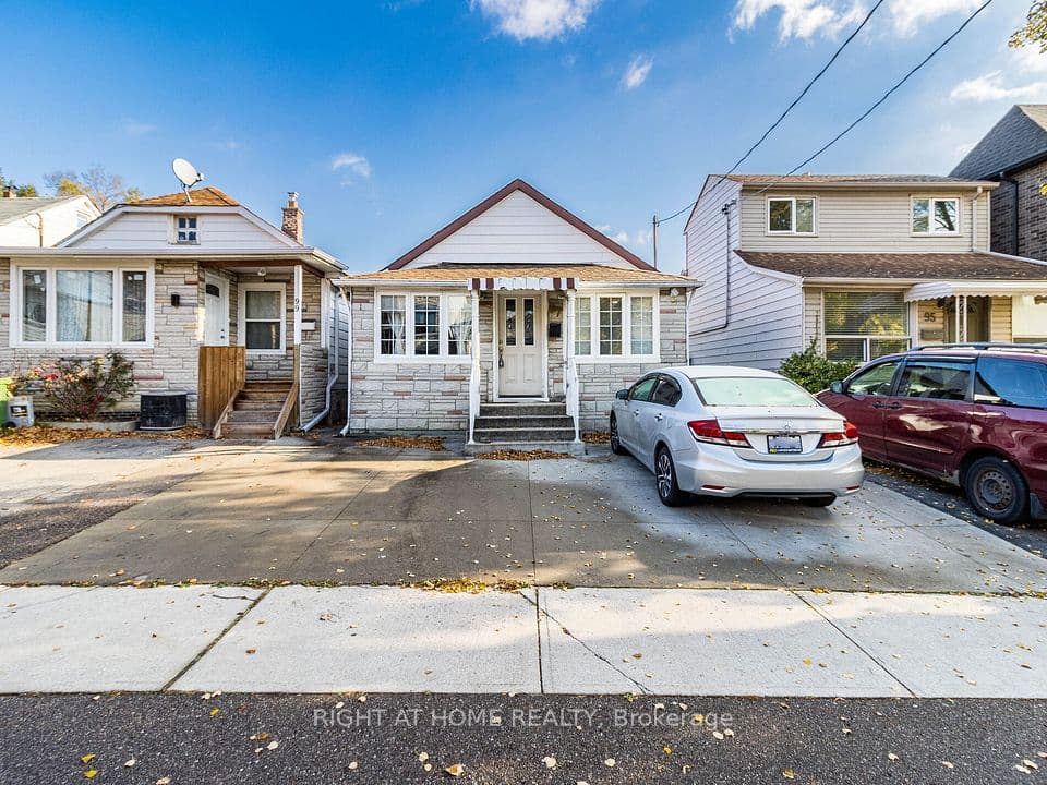 97 29th Street, Toronto, ON M8W 3B1 – main photo