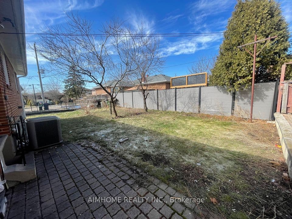 170 Gracefield Avenue, Toronto, ON M6L 1L5 – photo 3