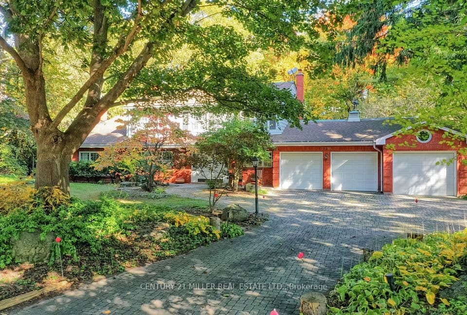 1296 Cumnock Crescent, Oakville, ON L6J 2N7 – main photo
