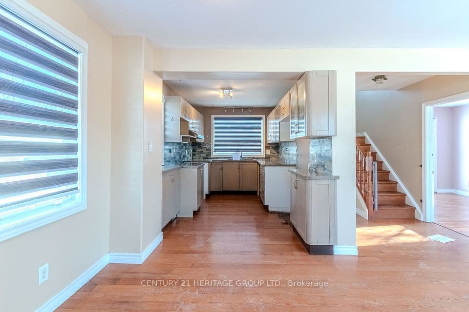 2232 Queensway Drive, Burlington, ON L7R 3T1 – photo 3