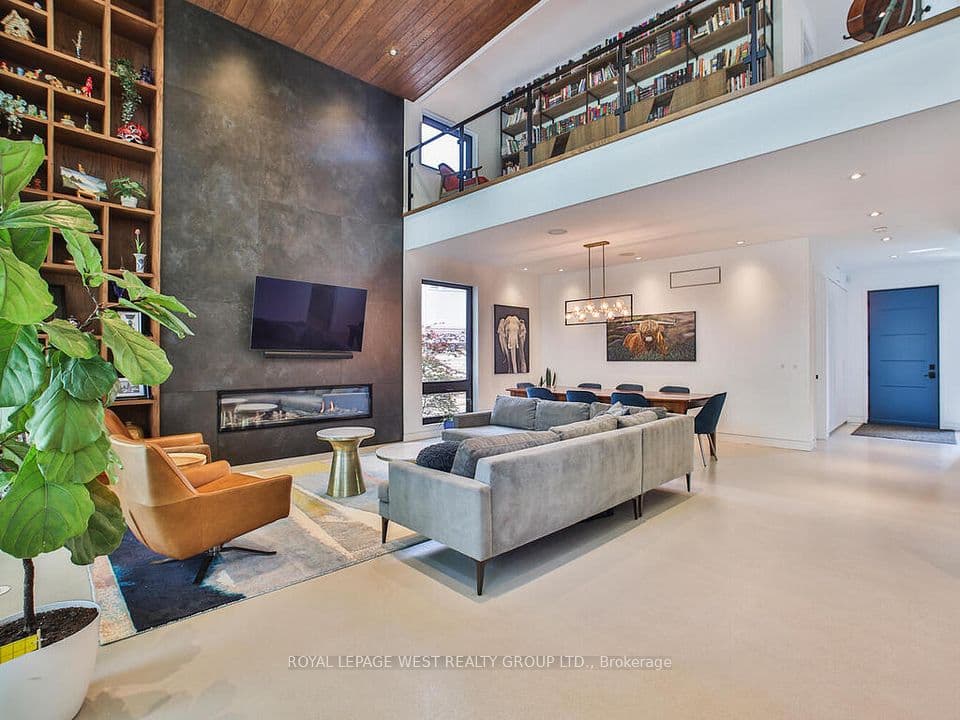 4 Old Oak Road, Toronto, ON M9A 2V8 – main photo