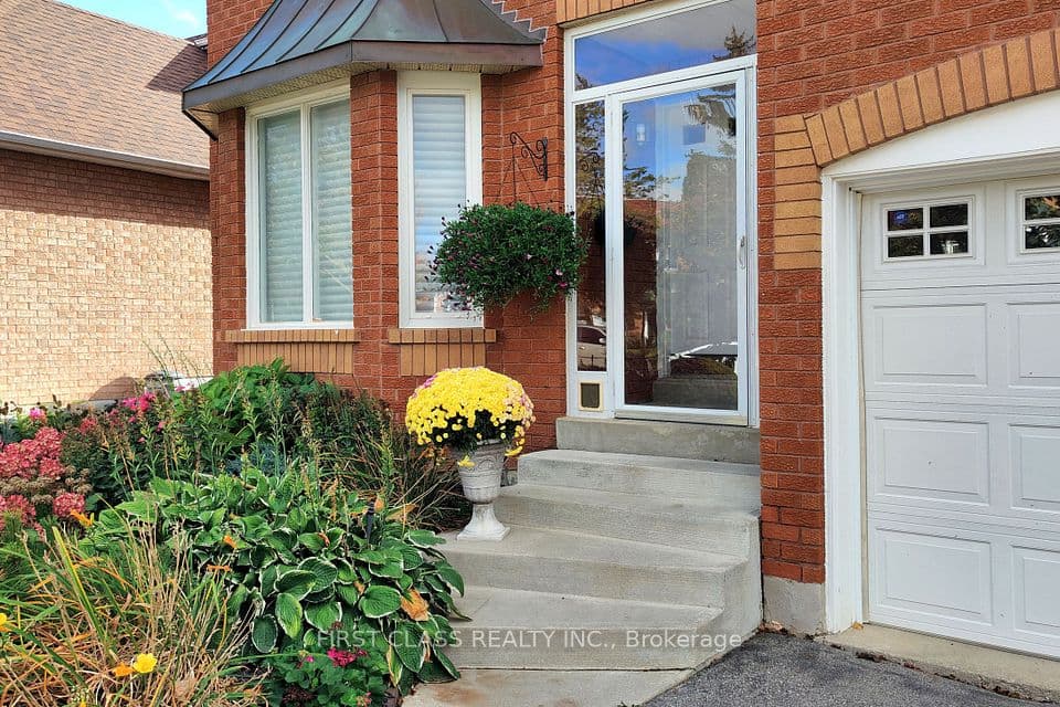 7 Kenpark Avenue, Brampton, ON L6Z 3P4 – main photo