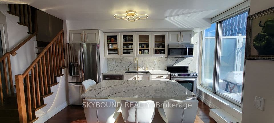 1040 The Queensway 919, Toronto, ON M8Z 0A7 – main photo