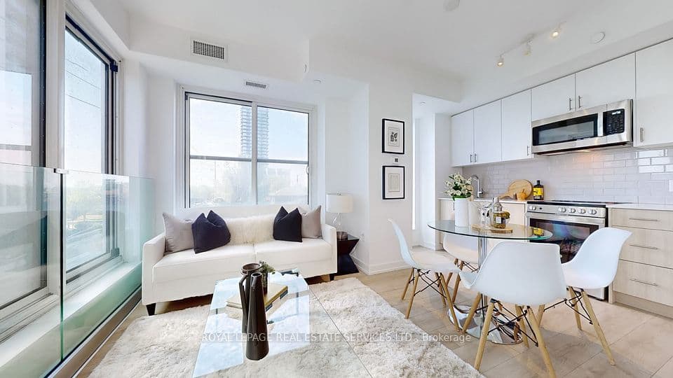 1195 The Queensway 213, Toronto, ON M8Z 0H1 – main photo