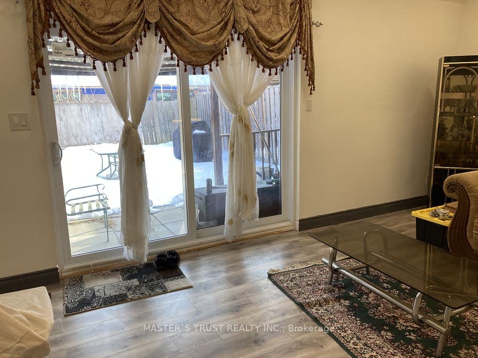 374 Driftwood Avenue #6, Toronto, ON M3N 2P5 – main photo