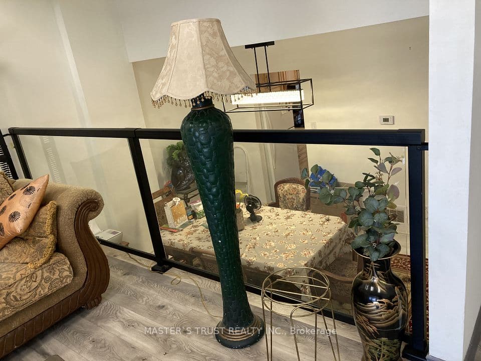 374 Driftwood Avenue #6, Toronto, ON M3N 2P5 – photo 3