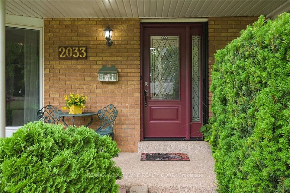 2033 Saxon Road, Oakville, ON L6L 2V1 – photo 3