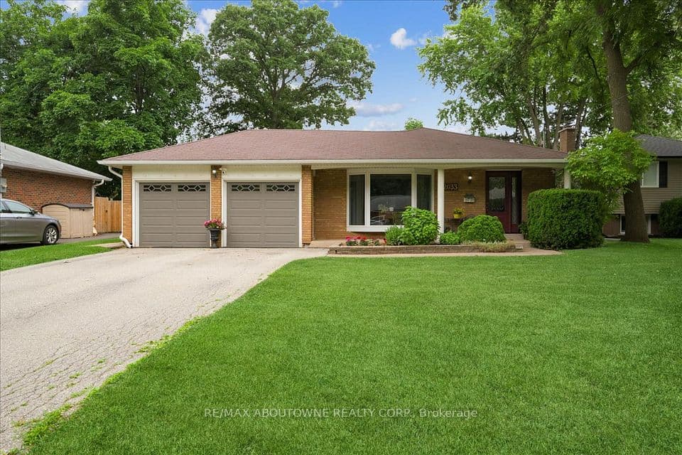 2033 Saxon Road, Oakville, ON L6L 2V1 – main photo