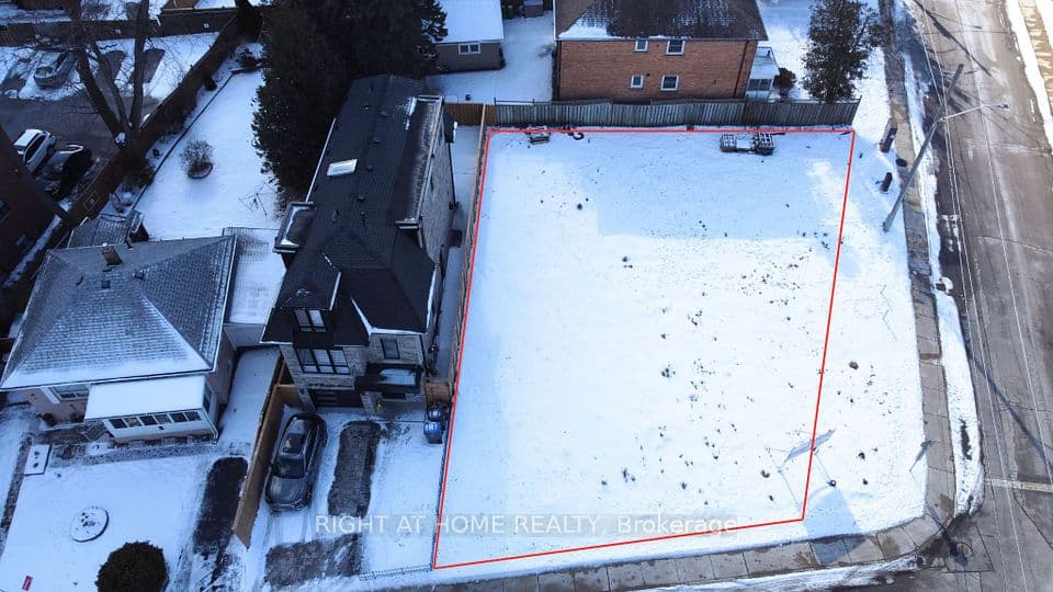 10 B and C Benson Avenue, Mississauga, ON L5H 2P2 – main photo