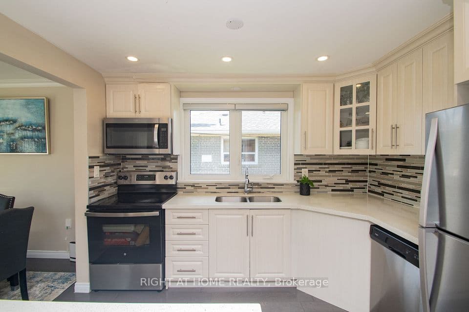 65 Bridgenorth Crescent, Toronto, ON M9V 2M5 – photo 3