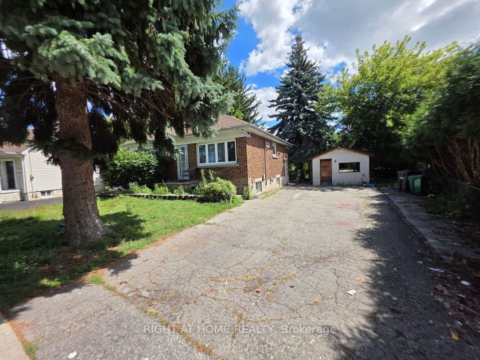 9 Rogers Road, Brampton, ON L6X 1L7 – main photo