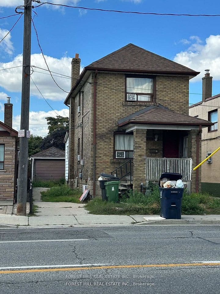 666 Jane Street, Toronto, ON M6N 4A7 – main photo