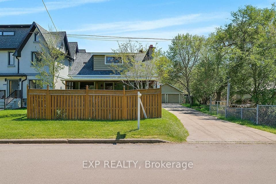 1331 St. James Avenue, Mississauga, ON L5E 1J3 – photo 3